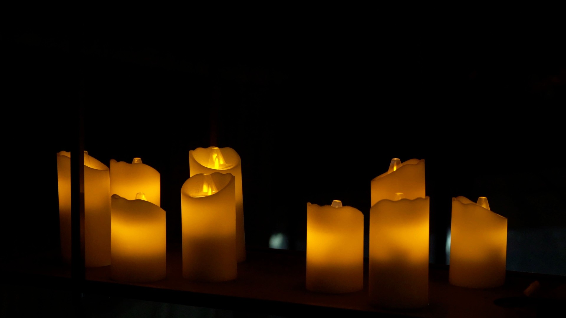 Artificial candles, battery-operated electronic fire glow in the dark